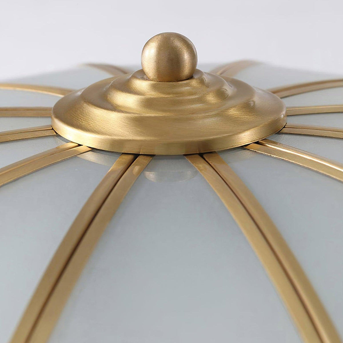 Art Deco Plafondlamp Met Bloemmotief En Matglazen Kap