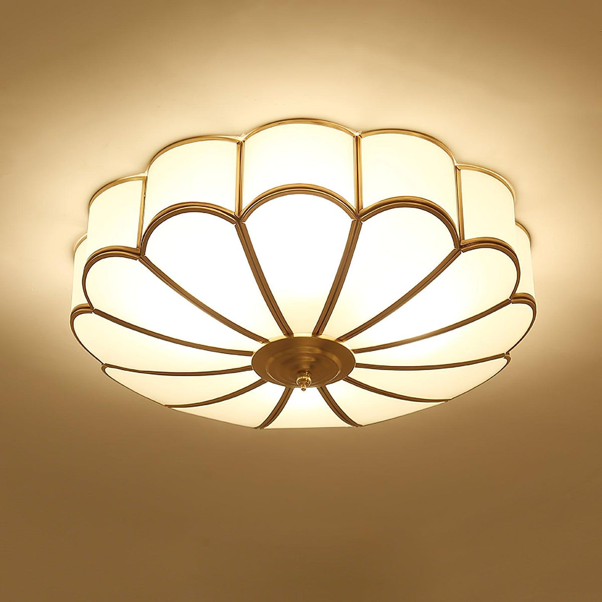 Art Deco Plafondlamp Met Bloemmotief En Matglazen Kap