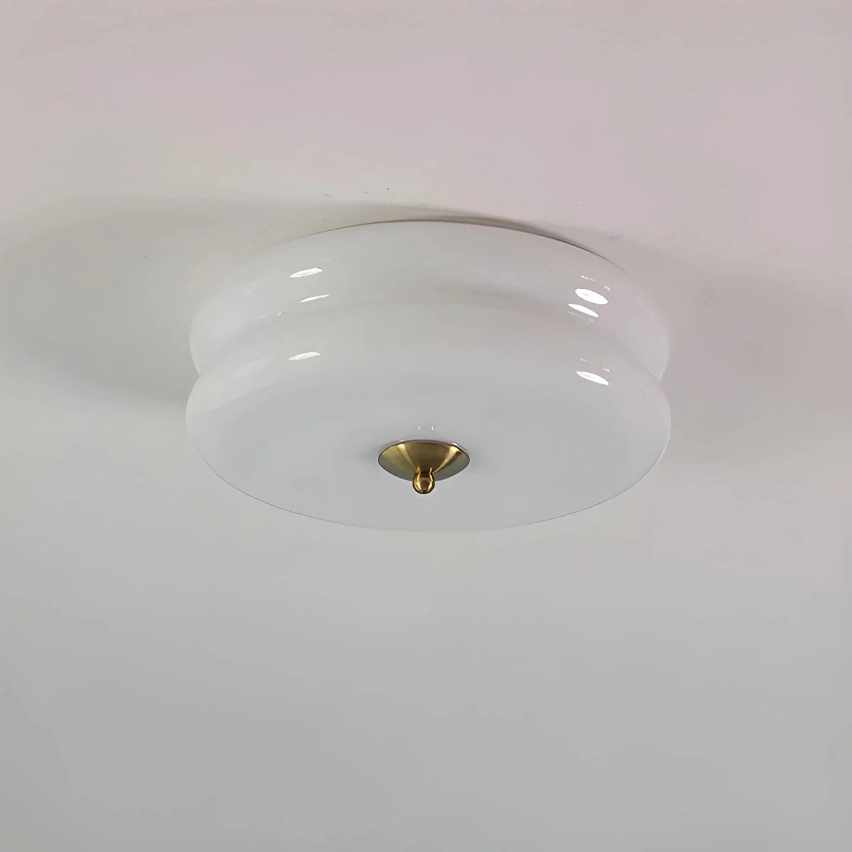 Art Deco Plafondlamp Met Gelaagde Glazen Kap Voor Tijdloze Sfeerverlichting