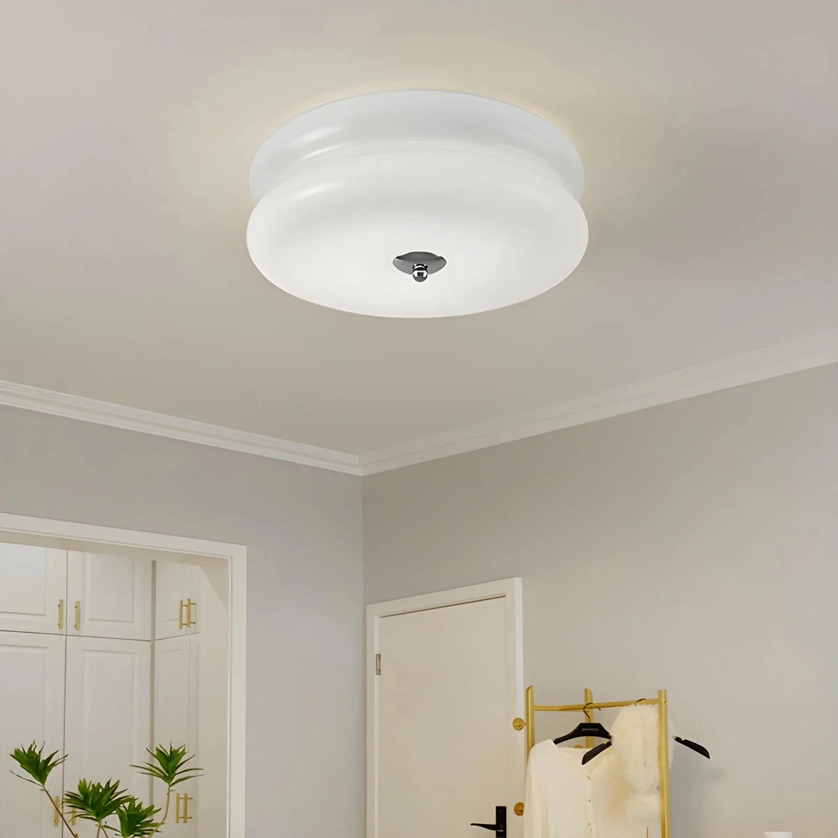 Art Deco Plafondlamp Met Gelaagde Glazen Kap Voor Tijdloze Sfeerverlichting