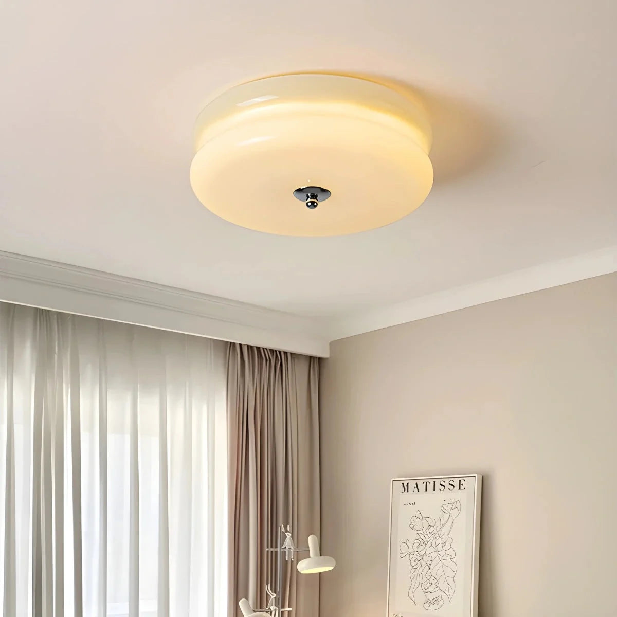 Art Deco Plafondlamp Met Gelaagde Glazen Kap Voor Tijdloze Sfeerverlichting
