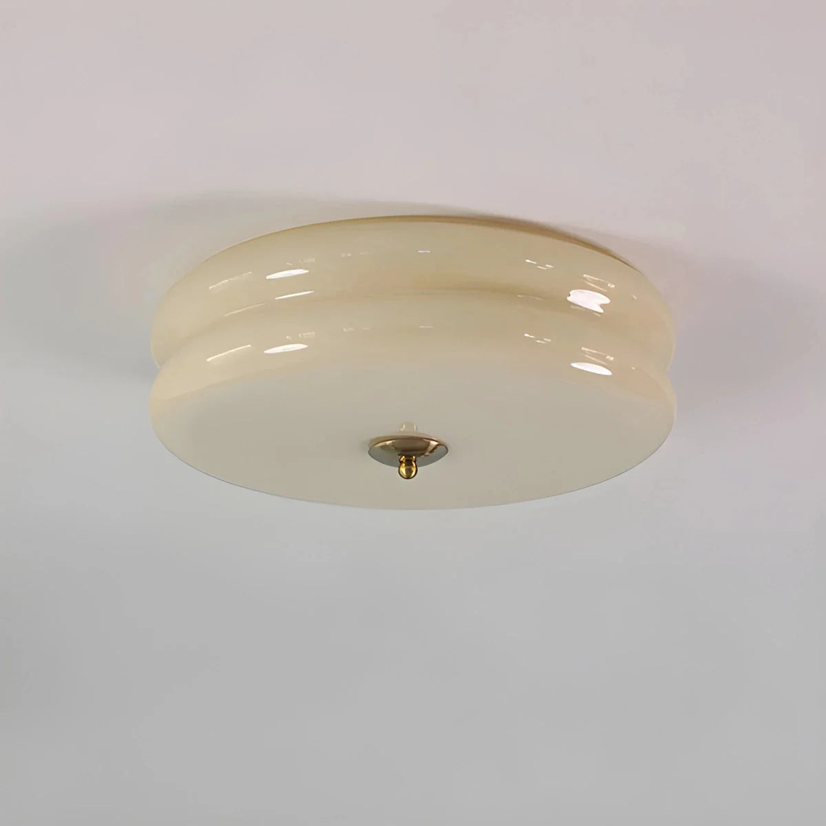Art Deco Plafondlamp Met Gelaagde Glazen Kap Voor Tijdloze Sfeerverlichting