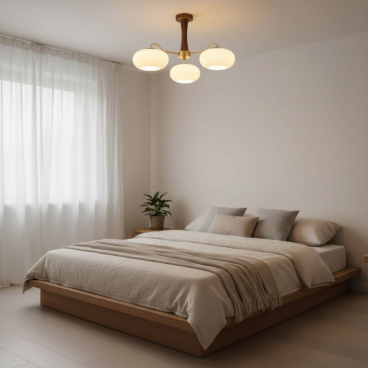 Retro Plafondlamp Met Glazen Kappen En Messing Armen
