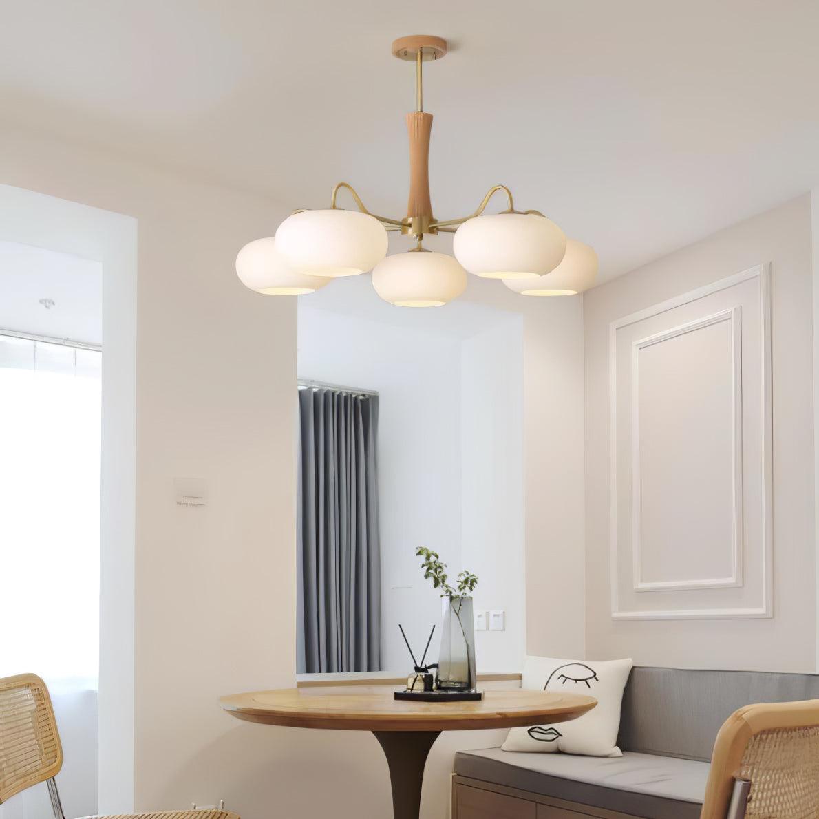 Retro Plafondlamp Met Glazen Kappen En Messing Armen
