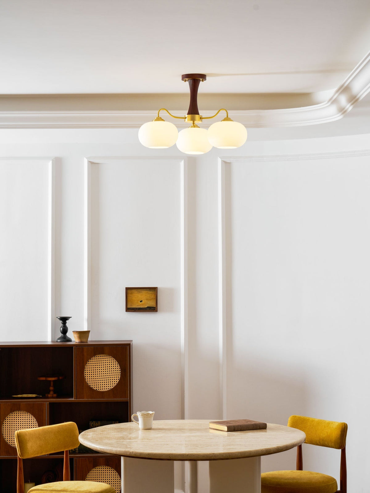 Retro Plafondlamp Met Glazen Kappen En Messing Armen