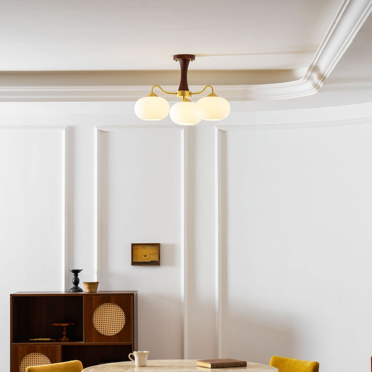 Retro Plafondlamp Met Glazen Kappen En Messing Armen