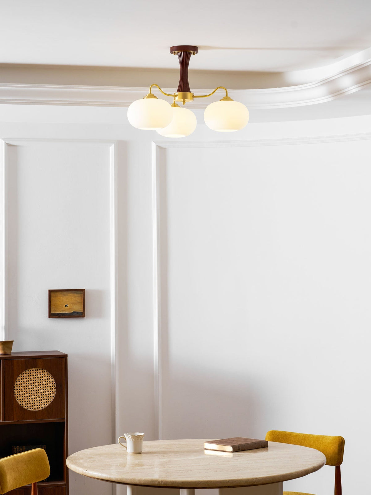 Retro Plafondlamp Met Glazen Kappen En Messing Armen