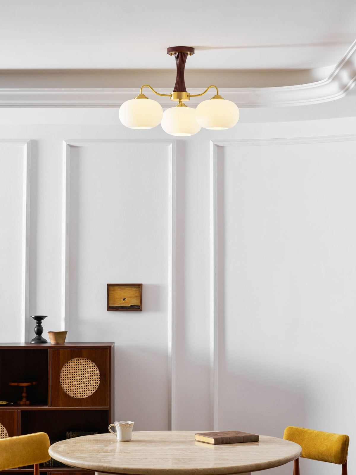 Retro Plafondlamp Met Glazen Kappen En Messing Armen