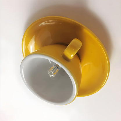 Retro Plafondlamp Met Theekopjesdesign Voor Speelse Interieurs