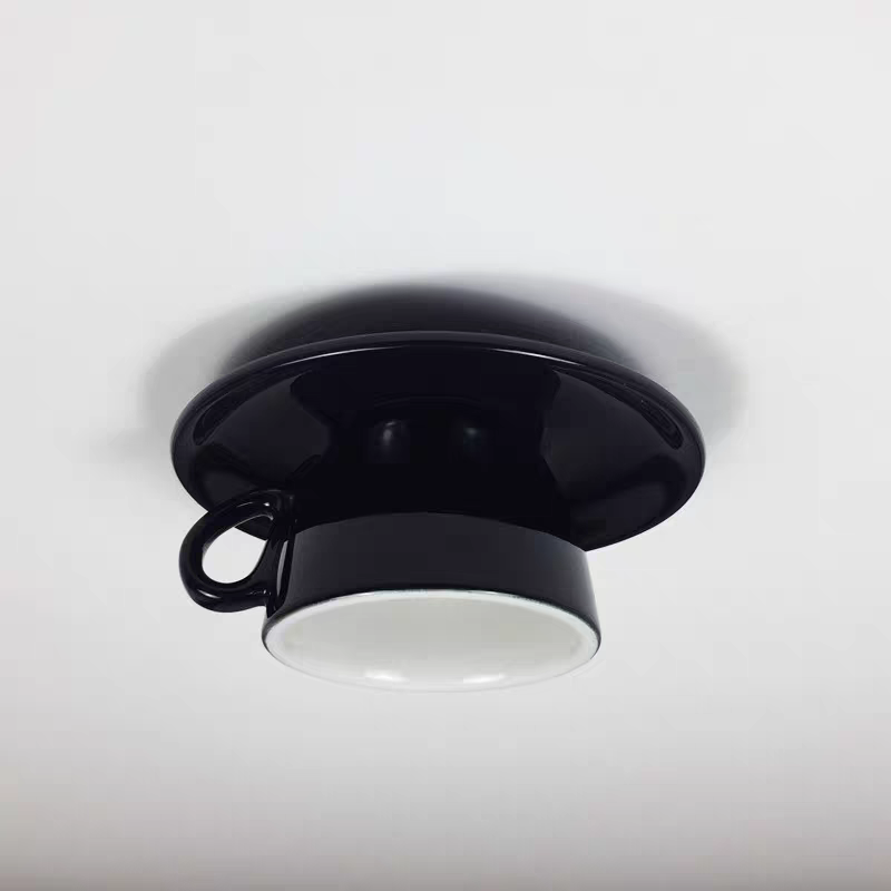 Retro Plafondlamp Met Theekopjesdesign Voor Speelse Interieurs