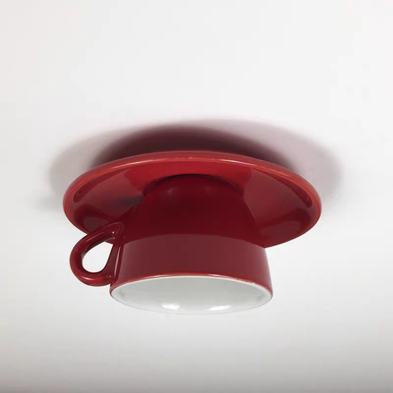 Retro Plafondlamp Met Theekopjesdesign Voor Speelse Interieurs
