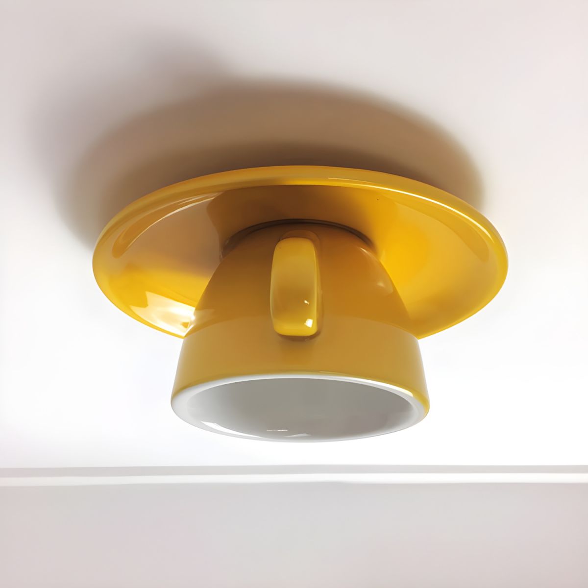 Retro Plafondlamp Met Theekopjesdesign Voor Speelse Interieurs
