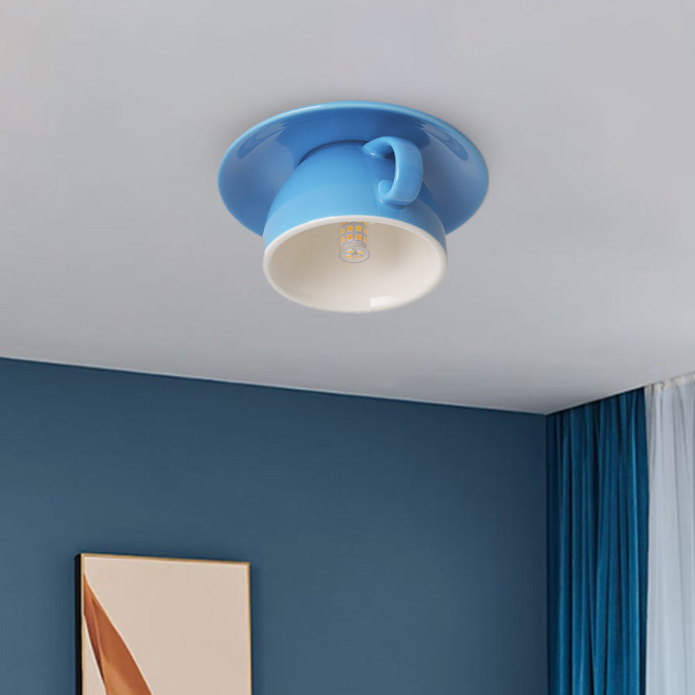 Retro Plafondlamp Met Theekopjesdesign Voor Speelse Interieurs