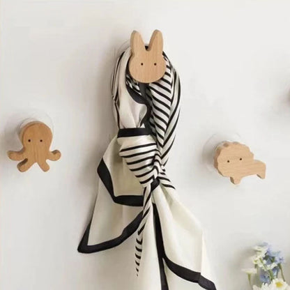 Houten Wandhaken Met Speels Ontwerp En Scandinavische Uitstraling