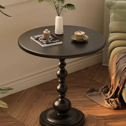 Ronde Bijzettafel Met Gedraaide Voet En Vintage Uitstraling