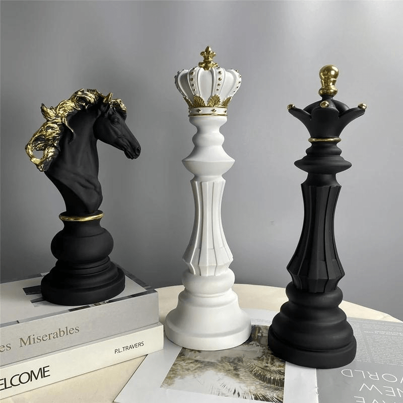 Decoratieve Schaakfiguren Met Klassieke Vorm En Gedetailleerde Afwerking Voor Interieuraccenten