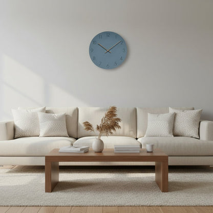 Minimalistische Wandklok met Stil Uurwerk en Walnotenhouten Wijzers