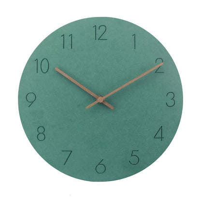Minimalistische Wandklok met Stil Uurwerk en Walnotenhouten Wijzers