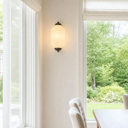 Art Deco Wandlamp met Geribbelde Glazen Kap