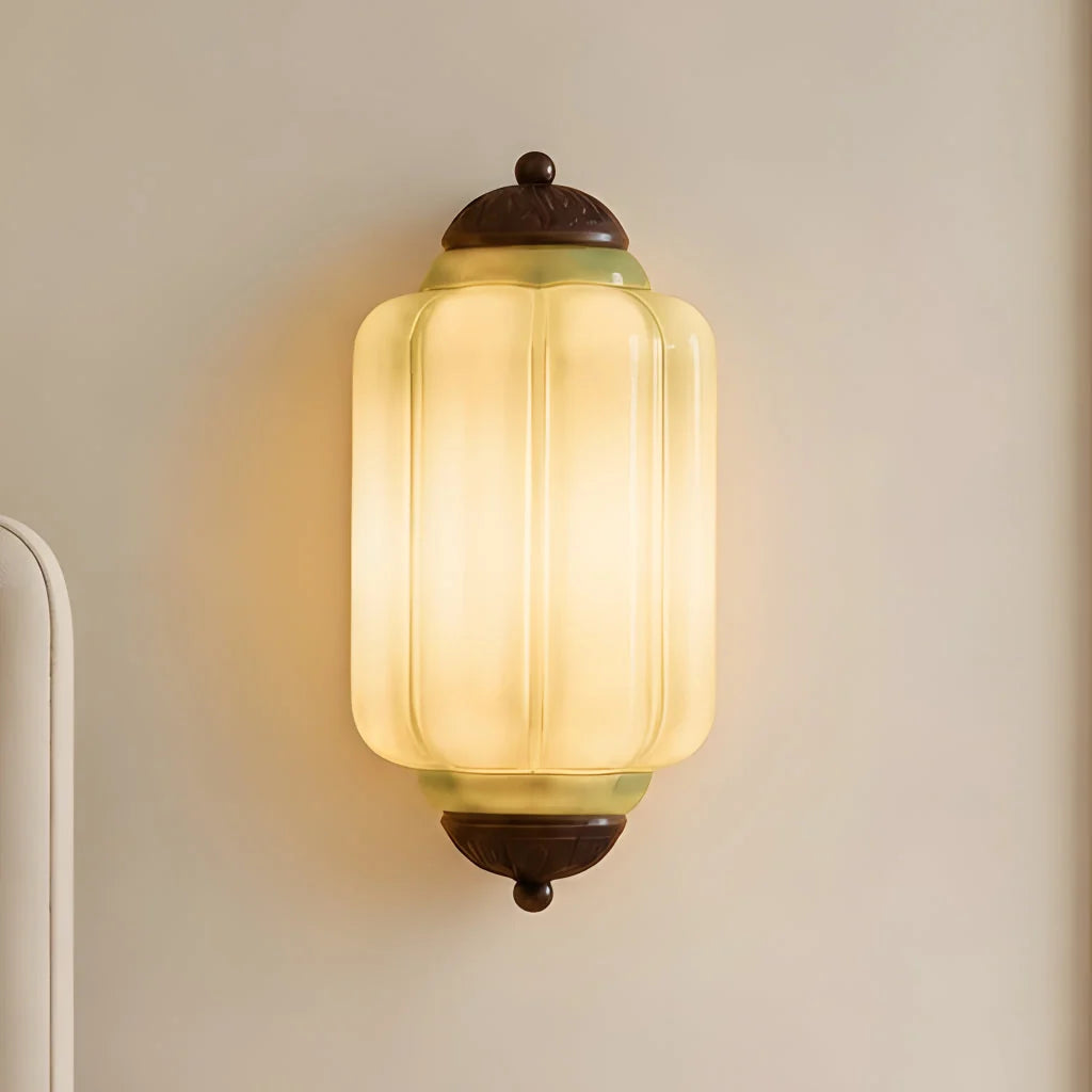Art Deco Wandlamp met Geribbelde Glazen Kap