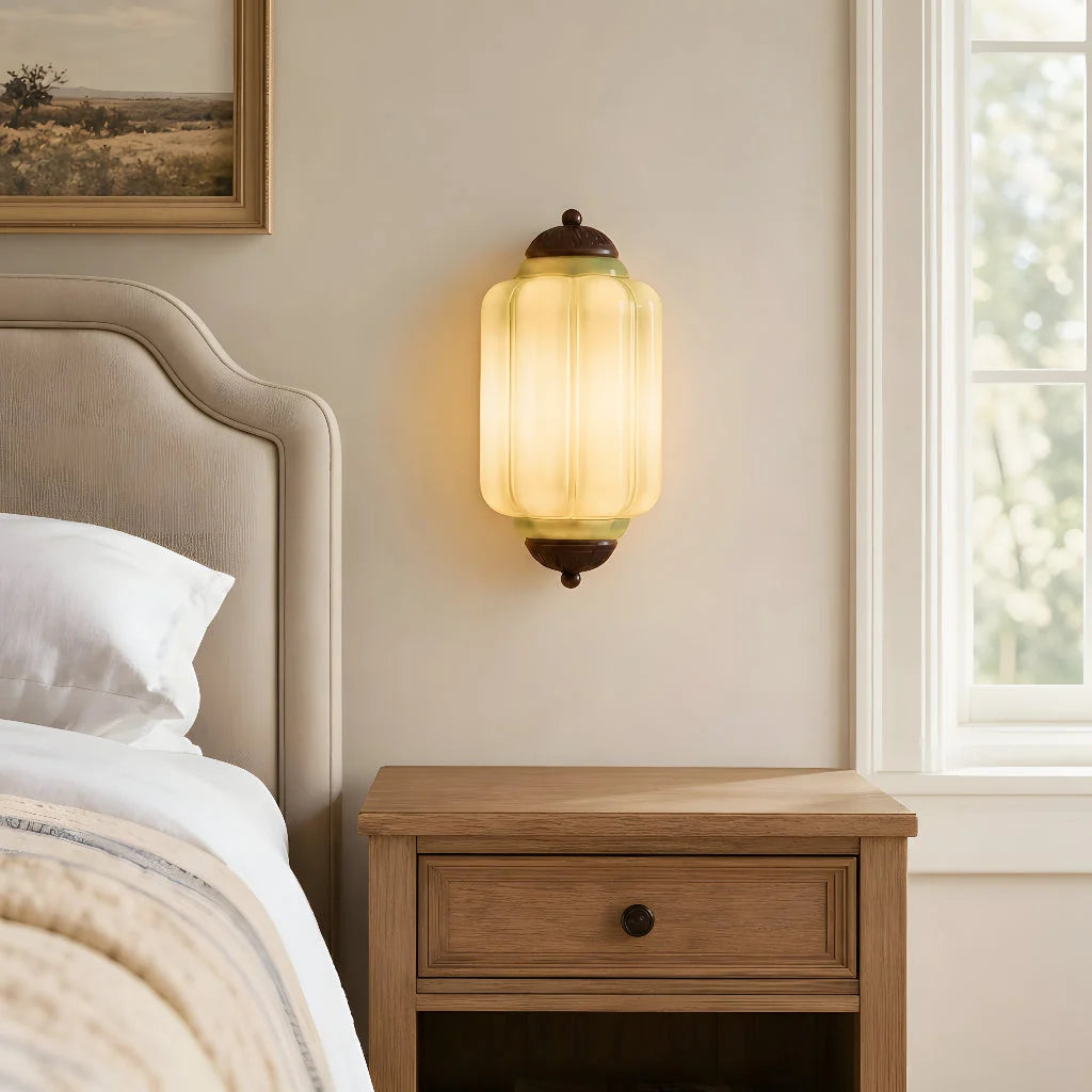 Art Deco Wandlamp met Geribbelde Glazen Kap