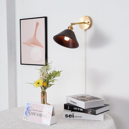 Vintage Wandlamp Met Houten Kap En Trekschakelaar