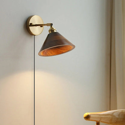 Vintage Wandlamp Met Houten Kap En Trekschakelaar