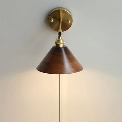 Vintage Wandlamp Met Houten Kap En Trekschakelaar