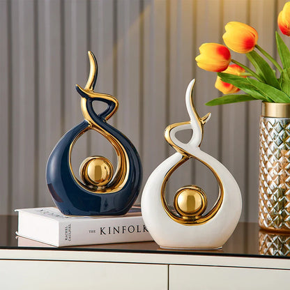 Keramische Sculptuur Met Abstract Ontwerp En Gouden Accenten