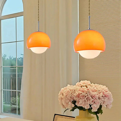 Bauhaus Hanglamp Met Gekleurde Glazen Bol En Sfeervolle Verlichting