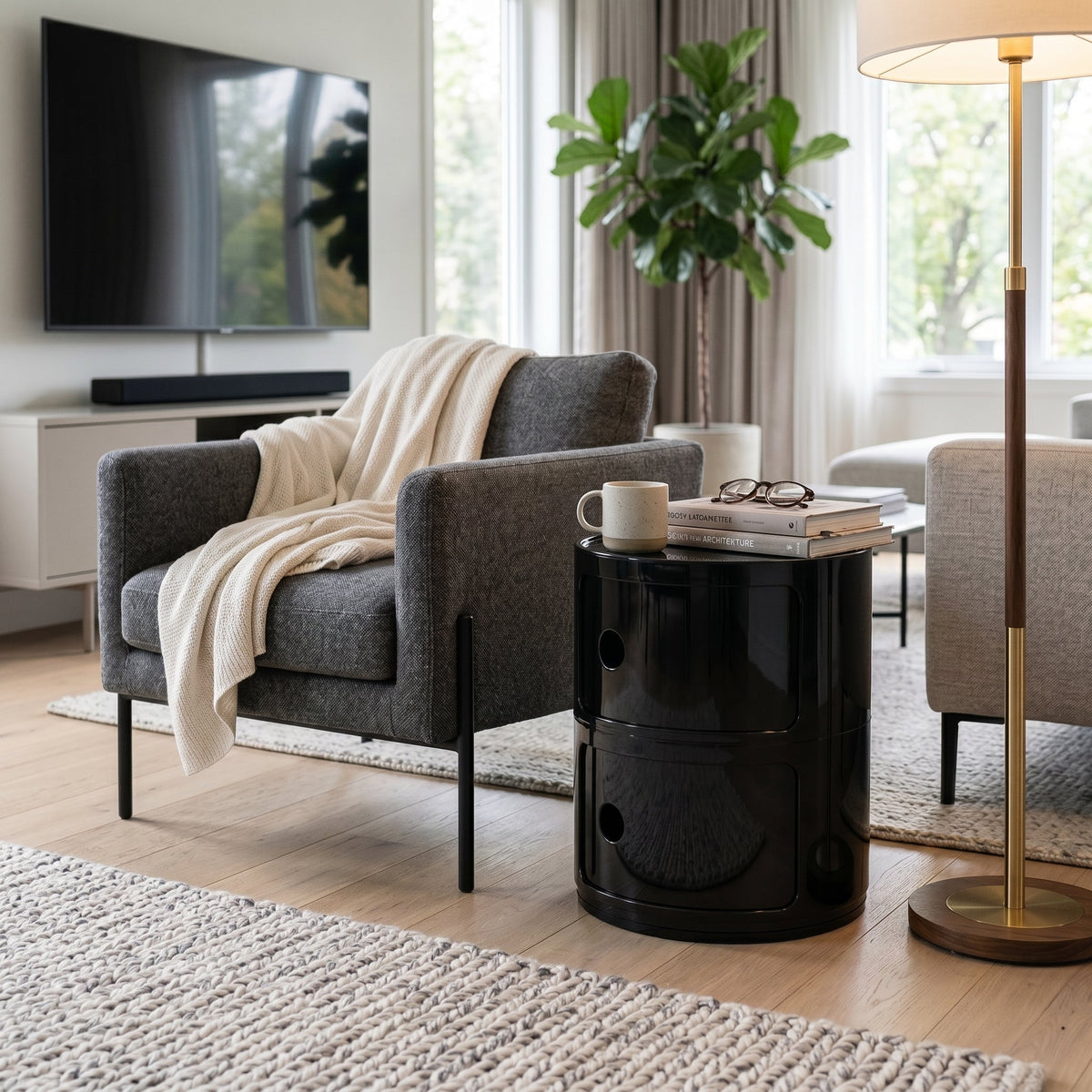 Ronde Kast Met Draaiende Deurtjes En Compact Ontwerp Voor Praktische Opbergruimte