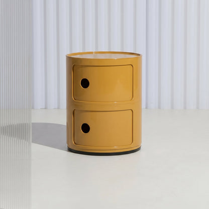 Ronde Kast Met Draaiende Deurtjes En Compact Ontwerp Voor Praktische Opbergruimte